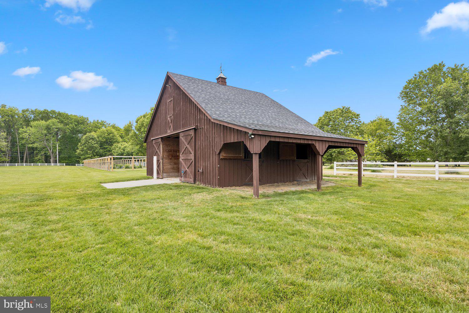313 Wye Road Queenstown, MD 21658 - Photo 111 of 132 Charming barn nestled in lush greenery.