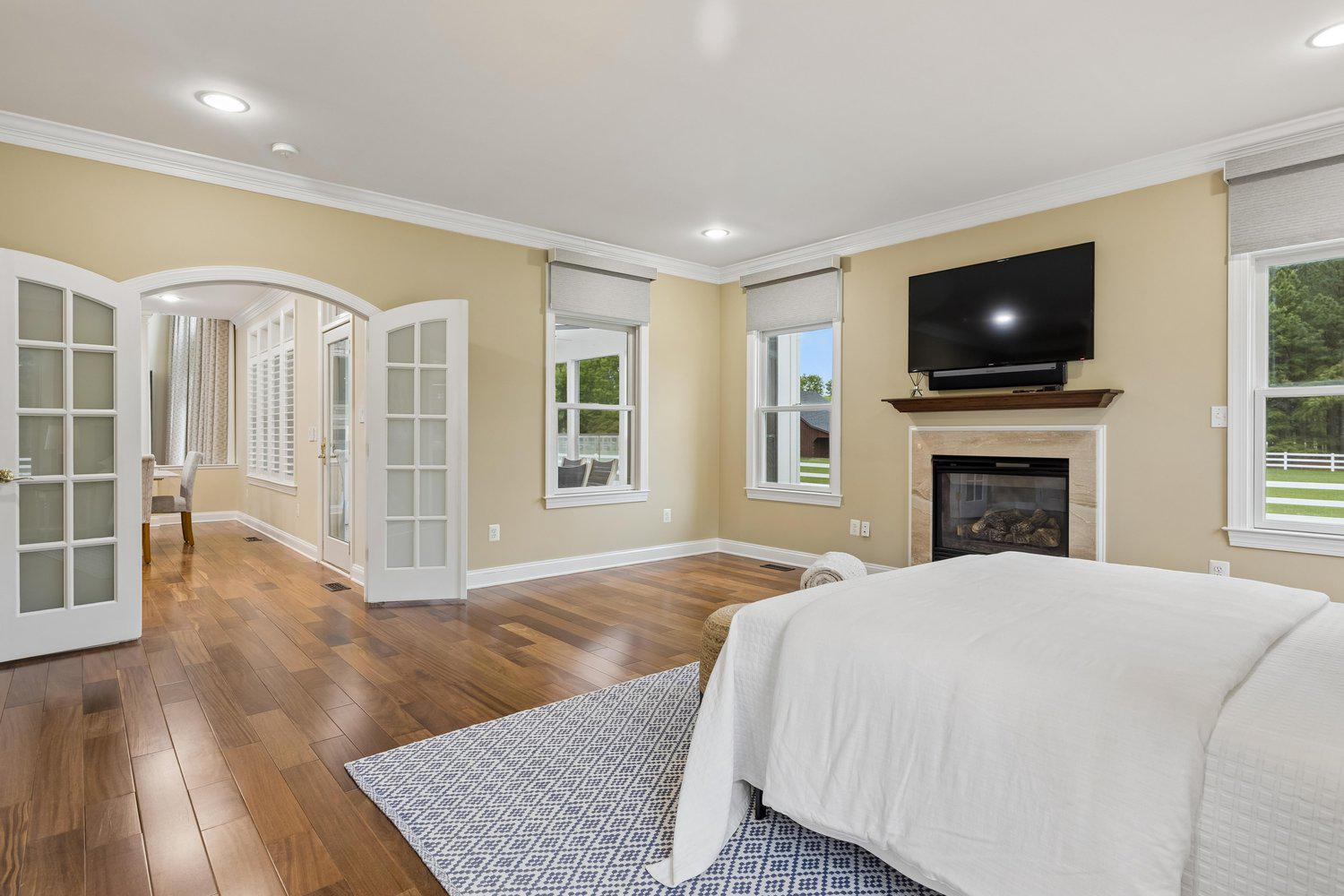 313 Wye Road Queenstown, MD 21658 - Photo 67 of 132 Suite features remote controlled blinds.