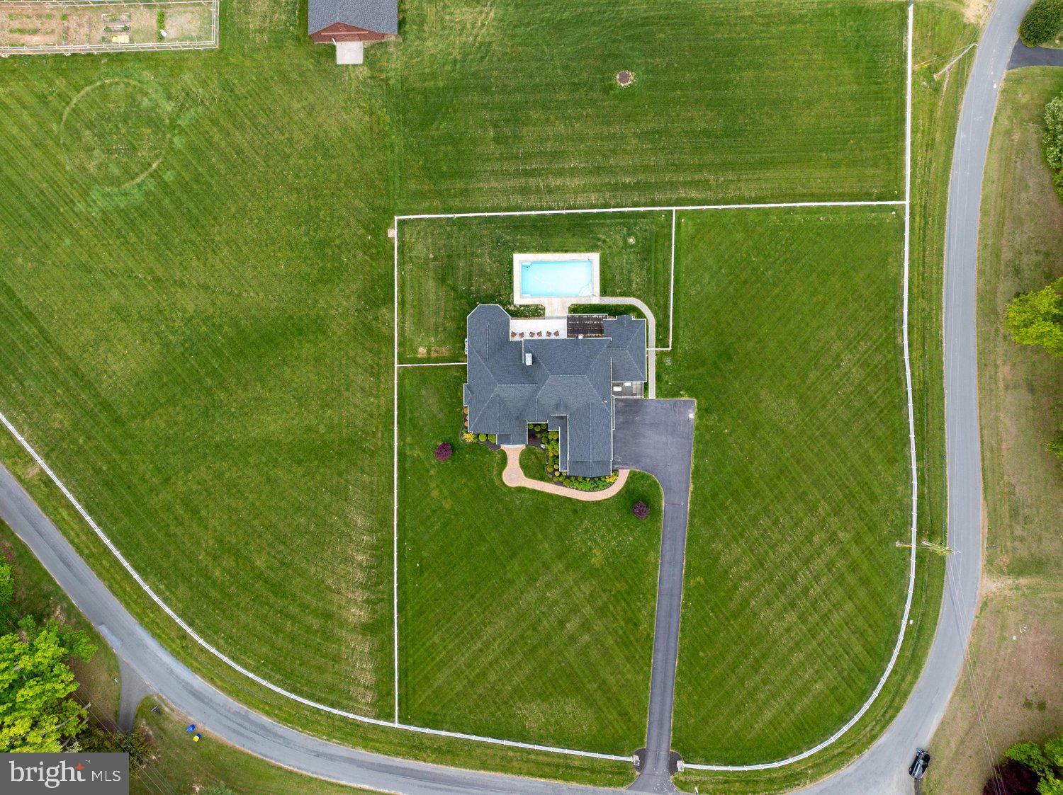 313 Wye Road Queenstown, MD 21658 - Photo 10 of 132 Sprawling estate with lush green surroundings.