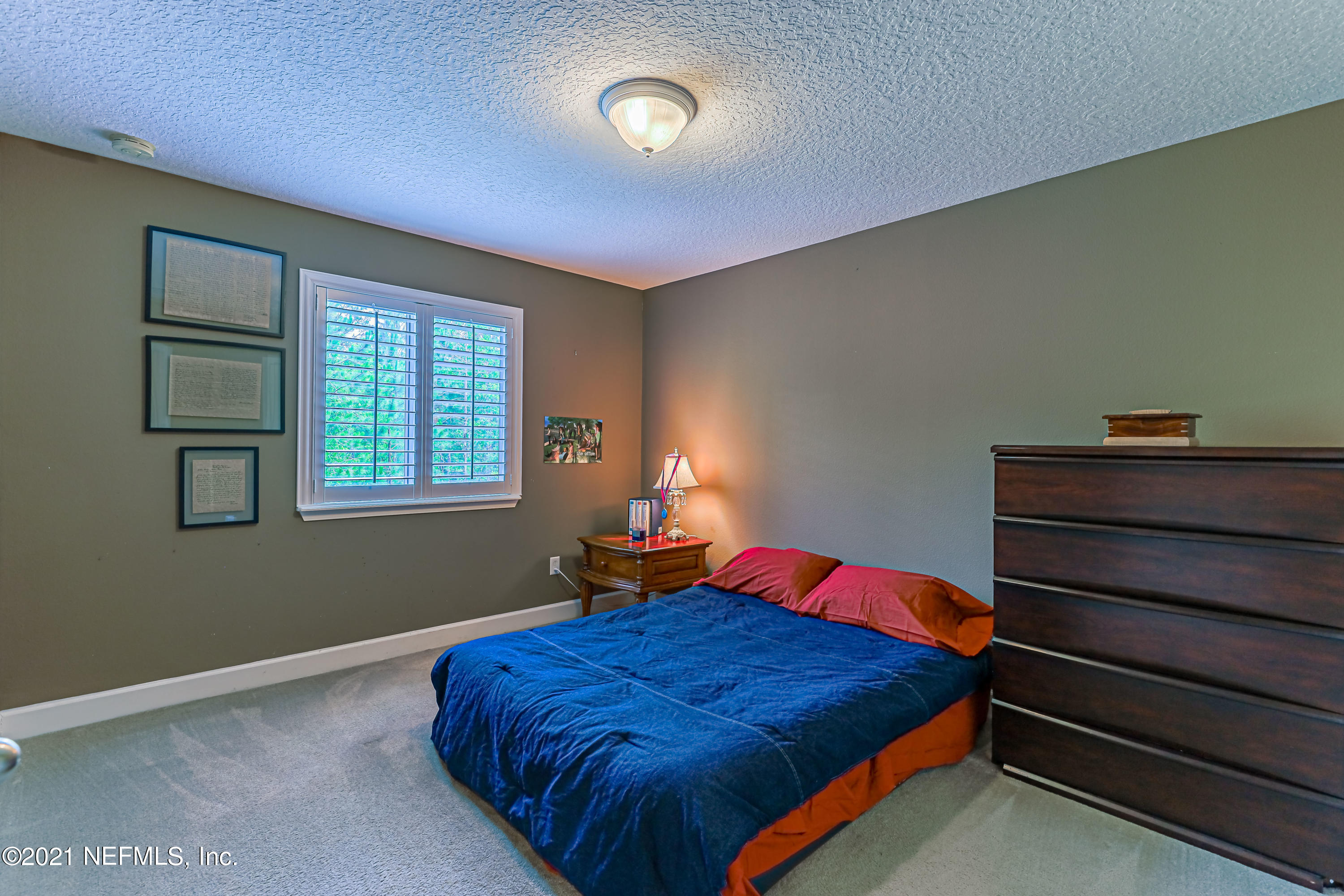 132 North Atherley Road St. Augustine, FL 32092 - Photo 30 of 40 a bedroom with a bed and a window