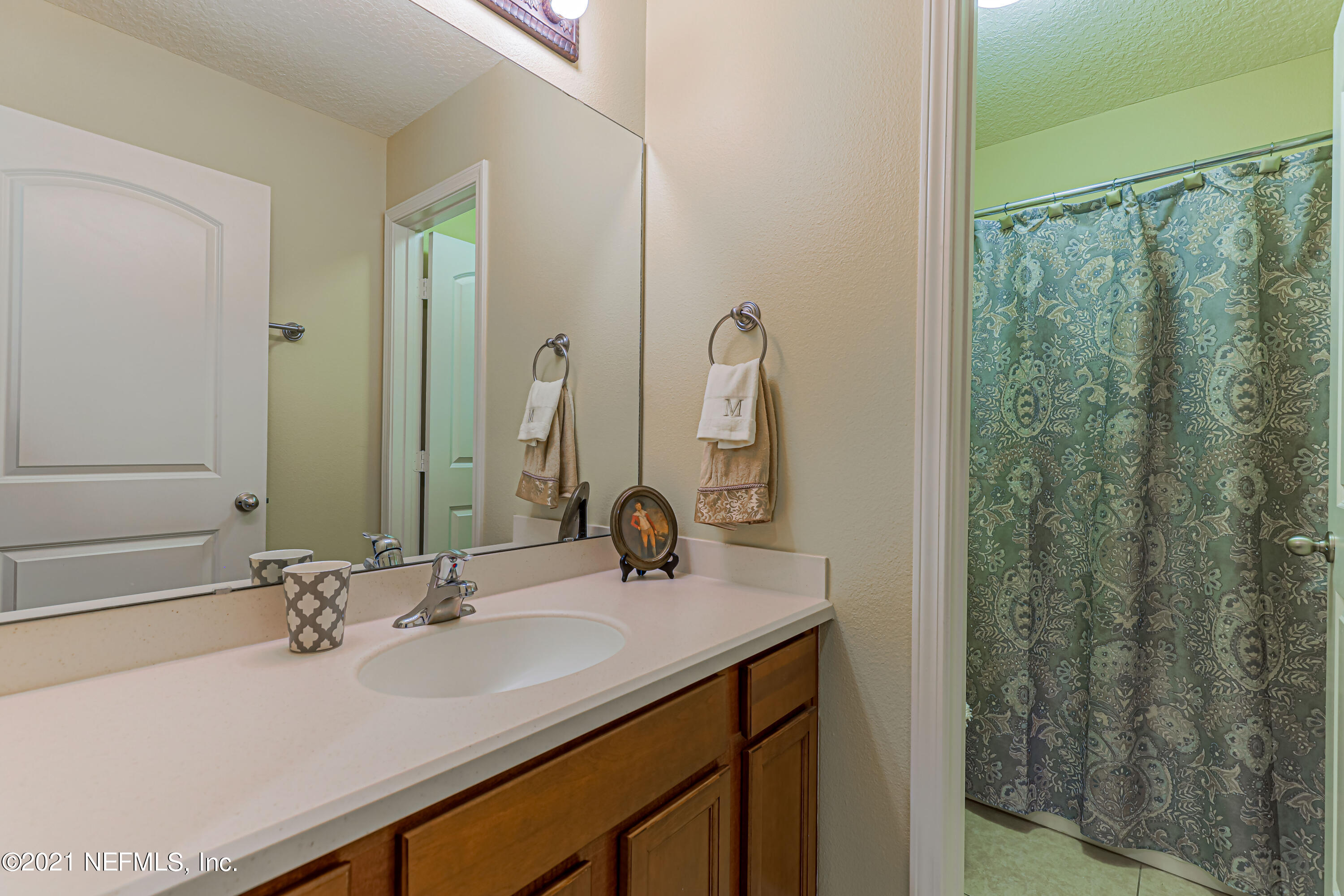 132 North Atherley Road St. Augustine, FL 32092 - Photo 33 of 40 a bathroom with a sink and a mirror
