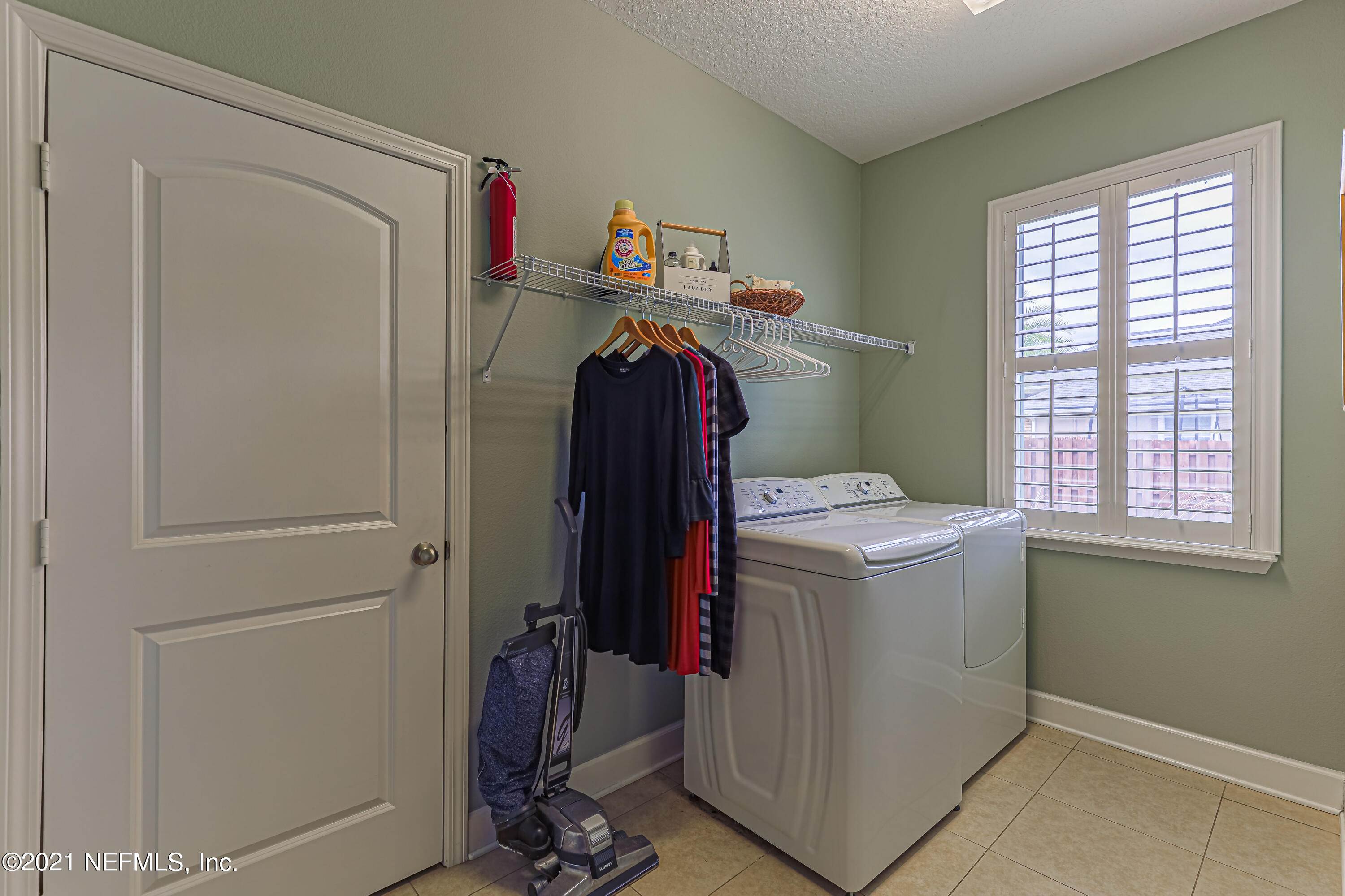 132 North Atherley Road St. Augustine, FL 32092 - Photo 35 of 40 a utility room with dryer and washer