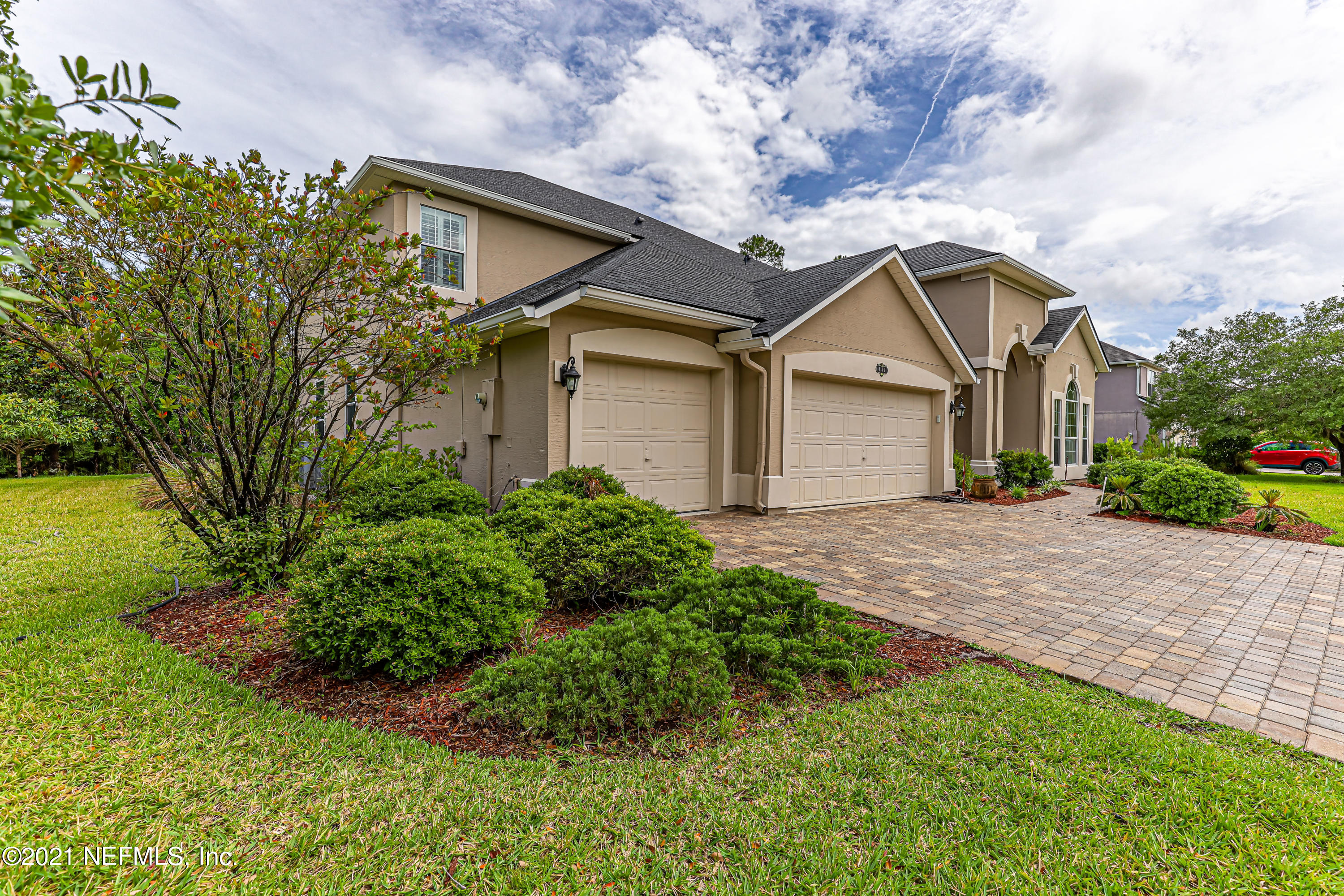 132 North Atherley Road St. Augustine, FL 32092 - Photo 4 of 40 a front view of a house with garden
