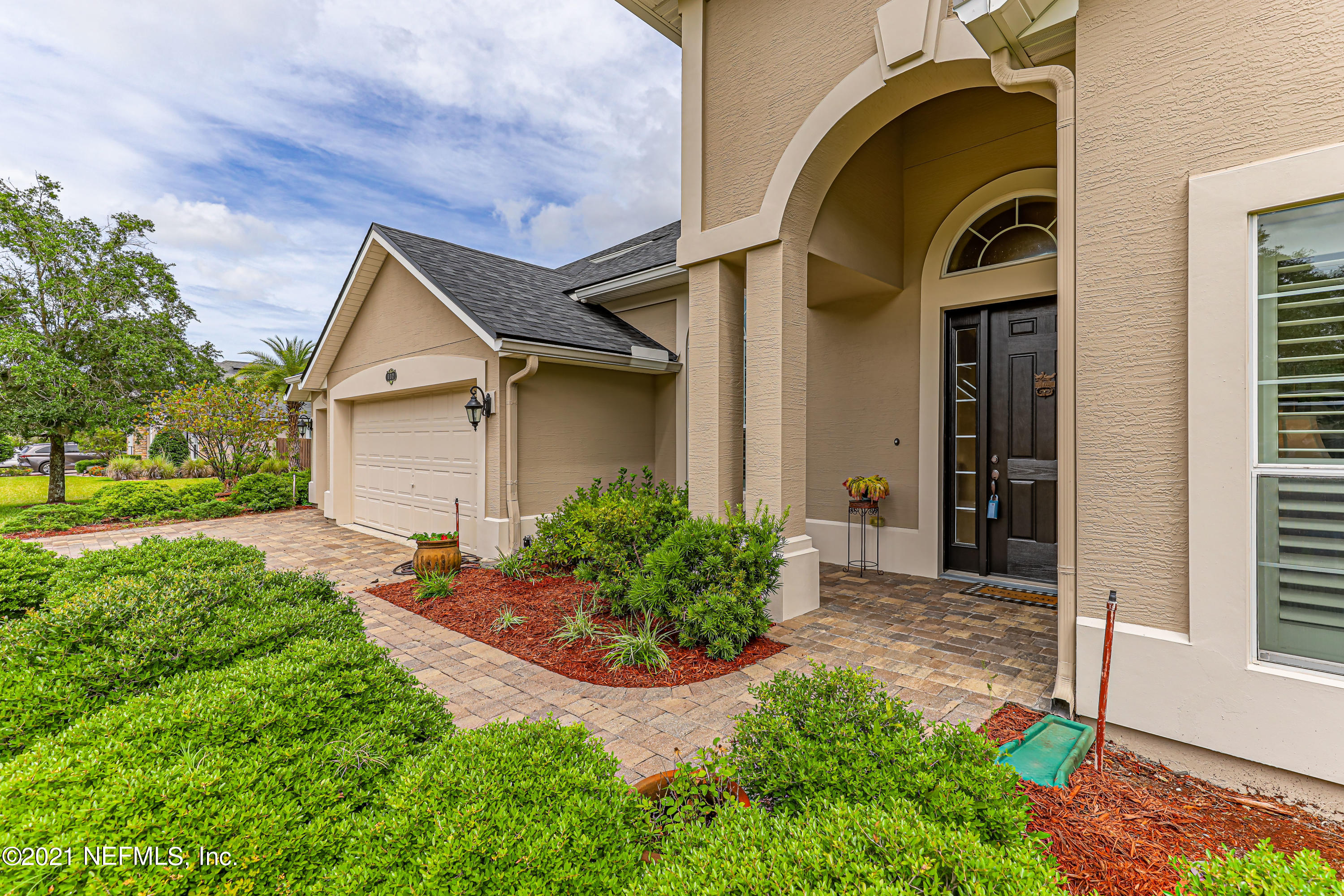 132 North Atherley Road St. Augustine, FL 32092 - Photo 5 of 40 a front view of a house with garden