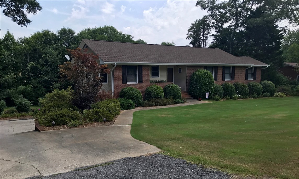 694 Pinewood Drive Pendleton, SC 29670 - Photo 1 of 38
