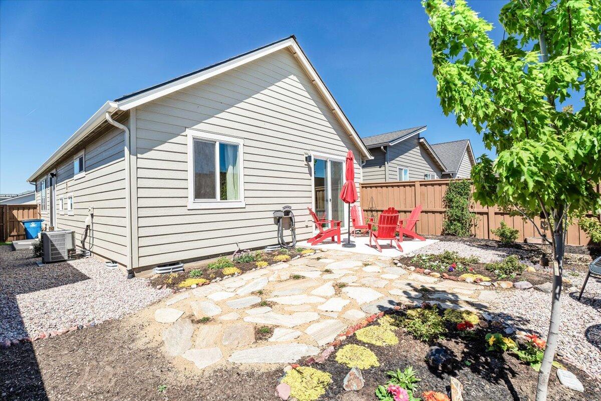 3871 Northeast Oakside Loop Bend, OR 97701 - Photo 27 of 50 27