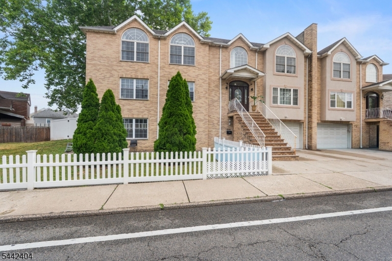 640 Riverside Avenue Lyndhurst, NJ 07071 - Photo 2 of 27