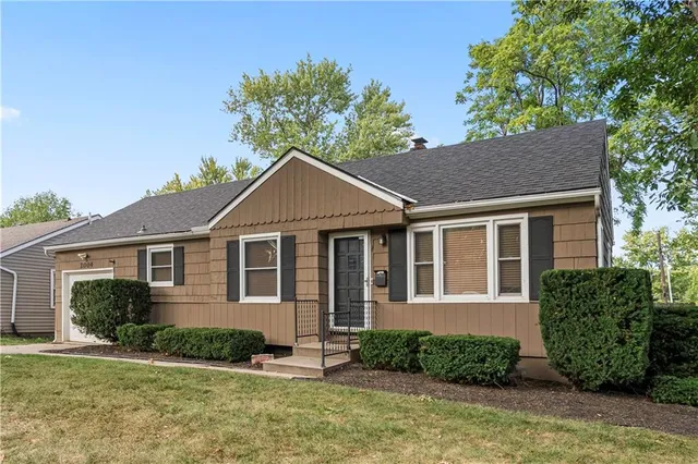 $301,000 | 2004 West 72nd Terrace, Prairie Village, KS 66208