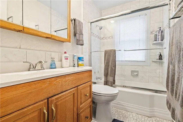 $301,000 | 2004 West 72nd Terrace, Prairie Village, KS 66208