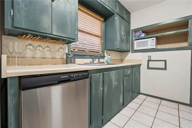 $301,000 | 2004 West 72nd Terrace, Prairie Village, KS 66208