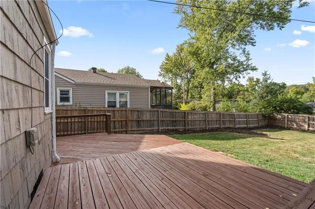 $301,000 | 2004 West 72nd Terrace, Prairie Village, KS 66208