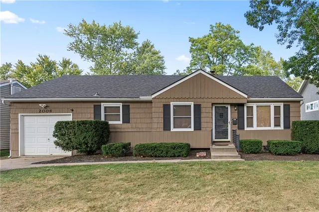 $301,000 | 2004 West 72nd Terrace, Prairie Village, KS 66208