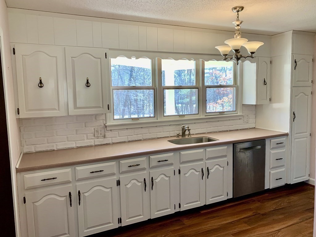 124 Hopkinton Road Upton, MA 01568 - Photo 2 of 40 Gallery Image 2