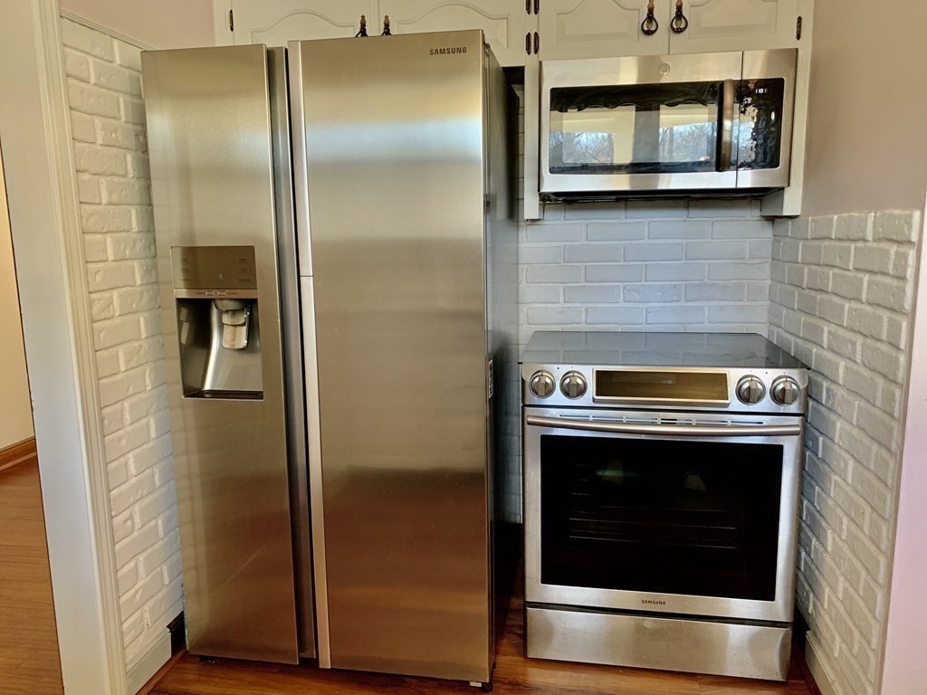 124 Hopkinton Road Upton, MA 01568 - Photo 4 of 40 Gallery Image 4