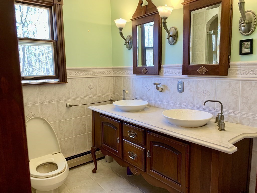 124 Hopkinton Road Upton, MA 01568 - Photo 6 of 40 Gallery Image 6