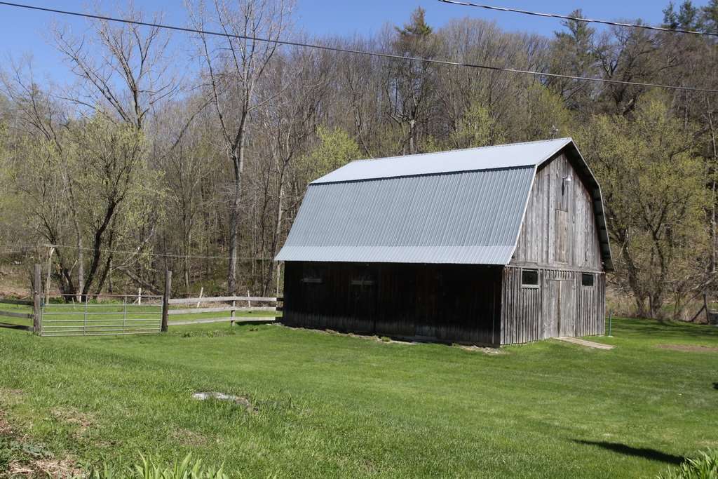 23 Jones Mill Road Richmond, VT 05477 - Photo 3 of 24