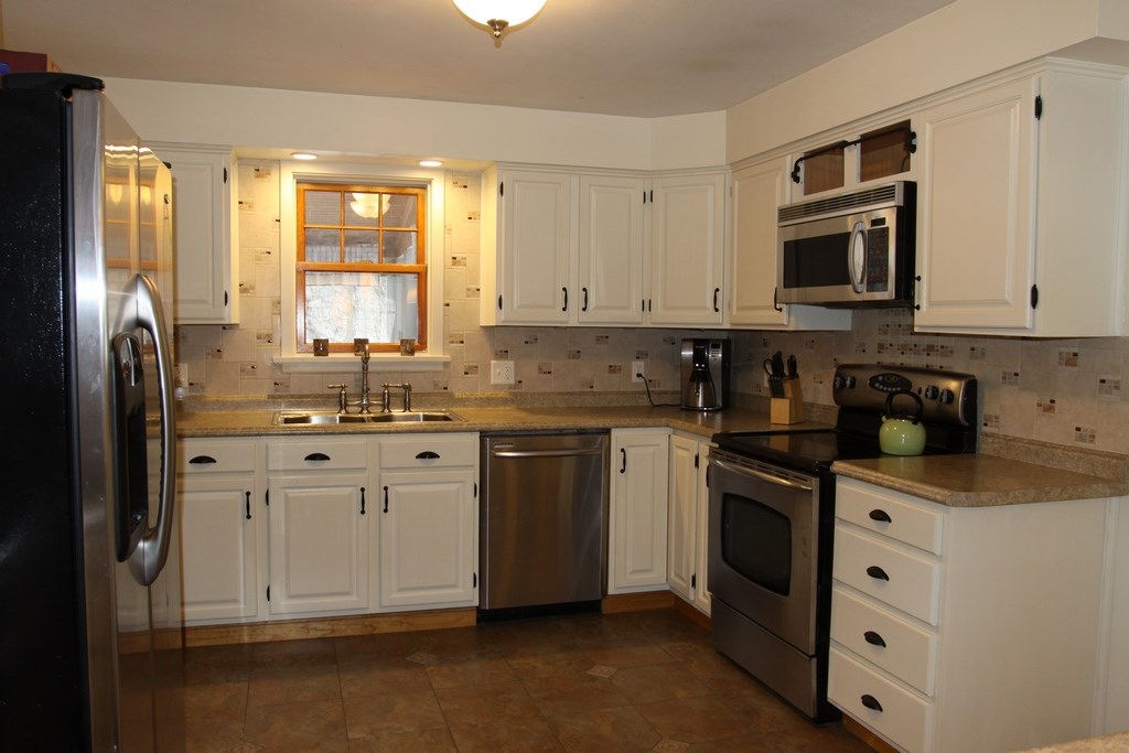 23 Jones Mill Road Richmond, VT 05477 - Photo 4 of 24