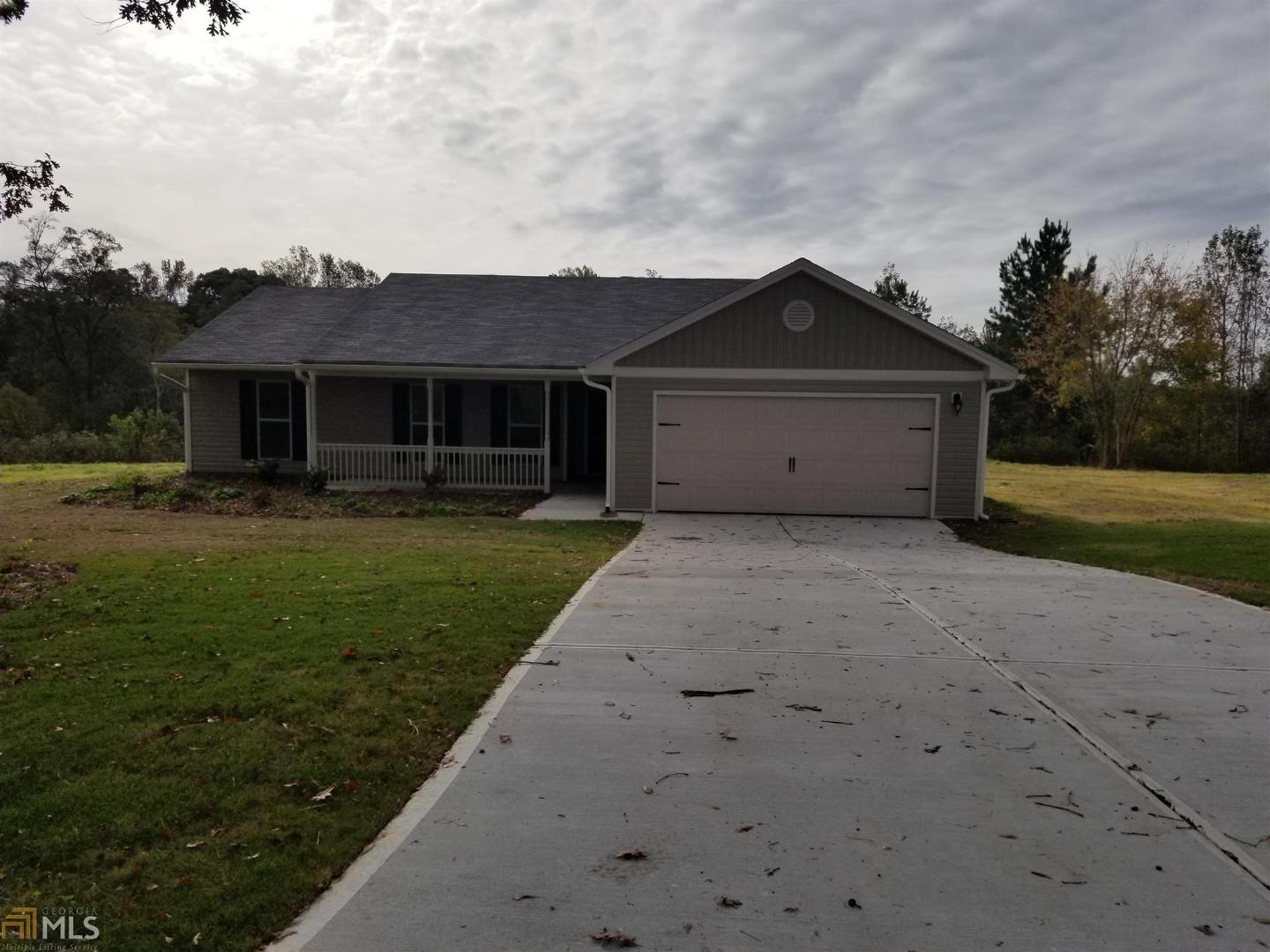 265 4th Avenue, Unit 4 Colbert, GA 30628 - Photo 1 of 1 a front view of house with yard and green space