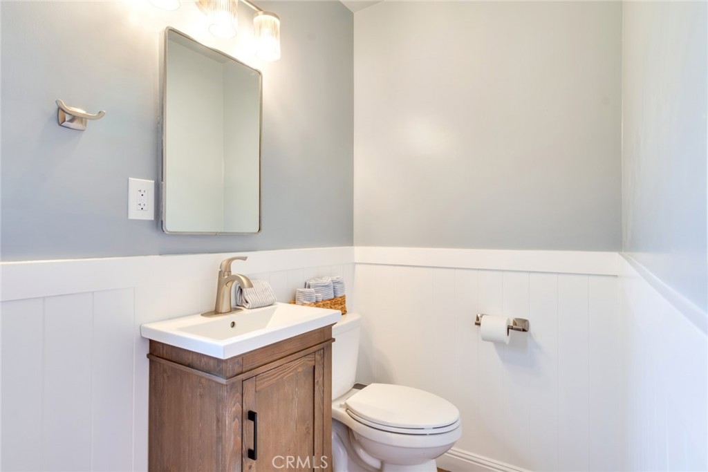 2886 McAllister Street Riverside, CA 92503 - Photo 17 of 47 Guest Bath
