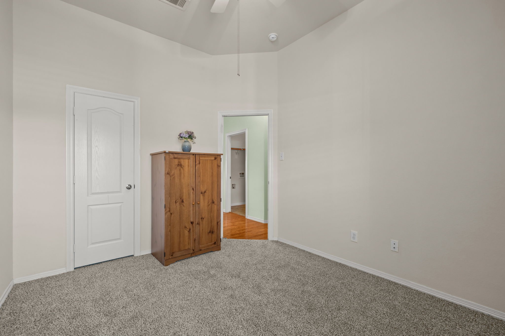 445 Decoster Boulevard Alvin, TX 77511 - Photo 22 of 32 Fresh and bright