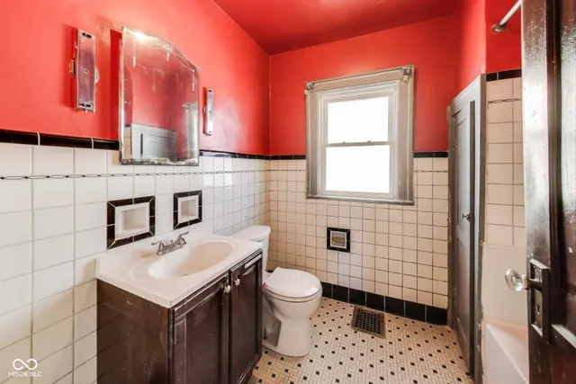 $220,000 | 518 Central Court South, Indianapolis, IN 46205