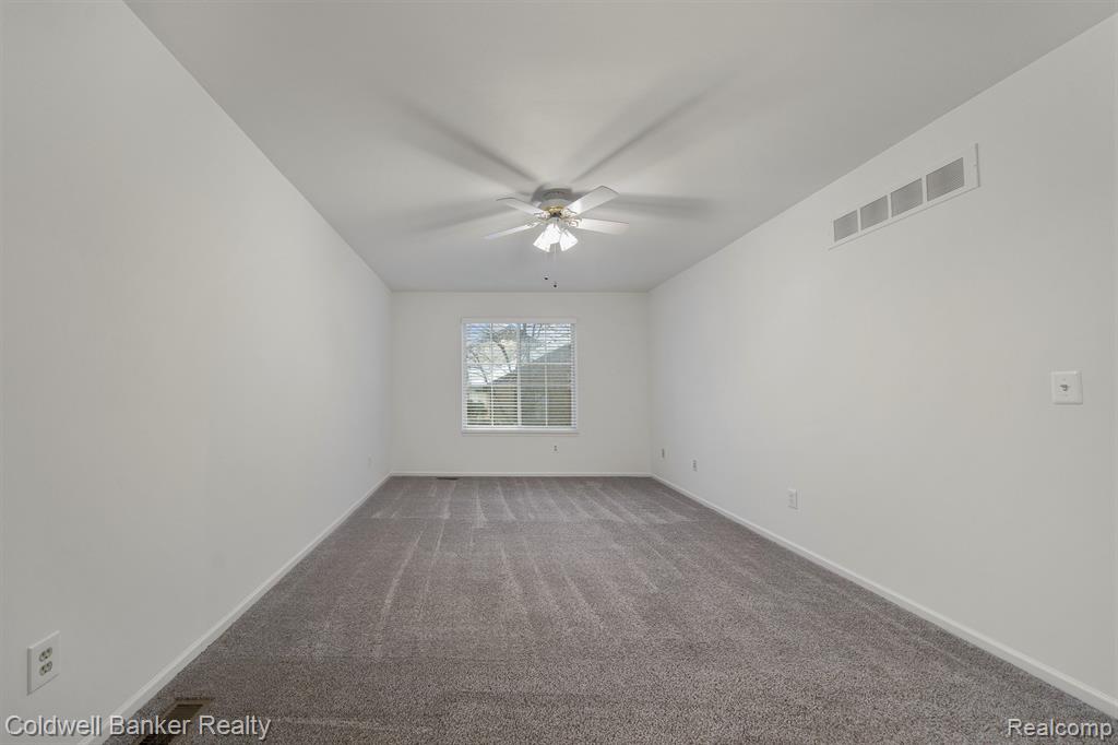 250 Meadow Bridge Drive Rochester Hills, MI 48307 - Photo 19 of 39