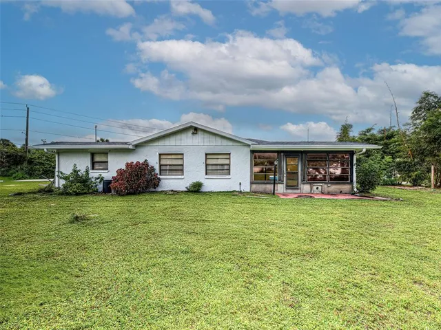 a view of a house with a back yard