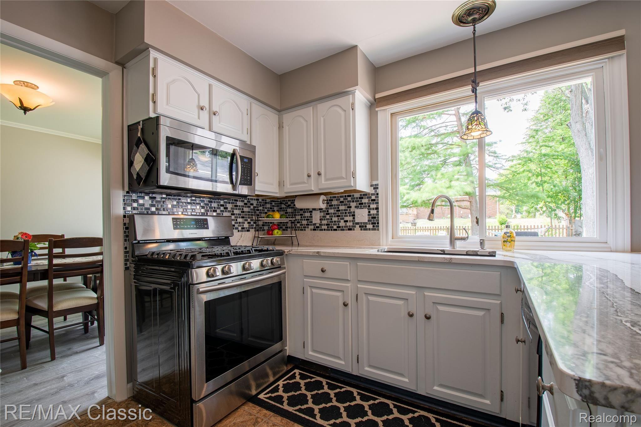 22715 Shadowpine Way Novi, MI 48375 - Photo 7 of 34 Updated Kitchen