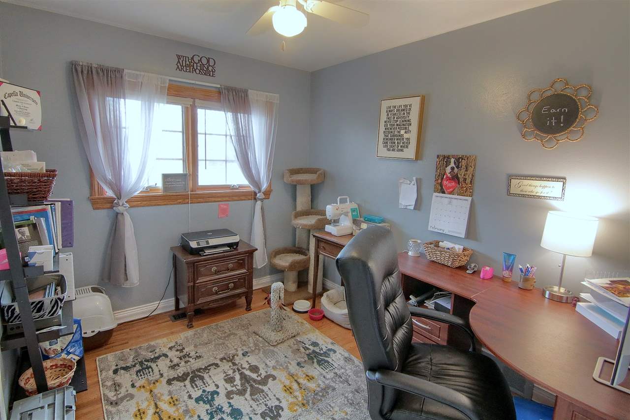 30143 Hayes Road Warren, MI 48088 - Photo 13 of 31 2nd bedroom