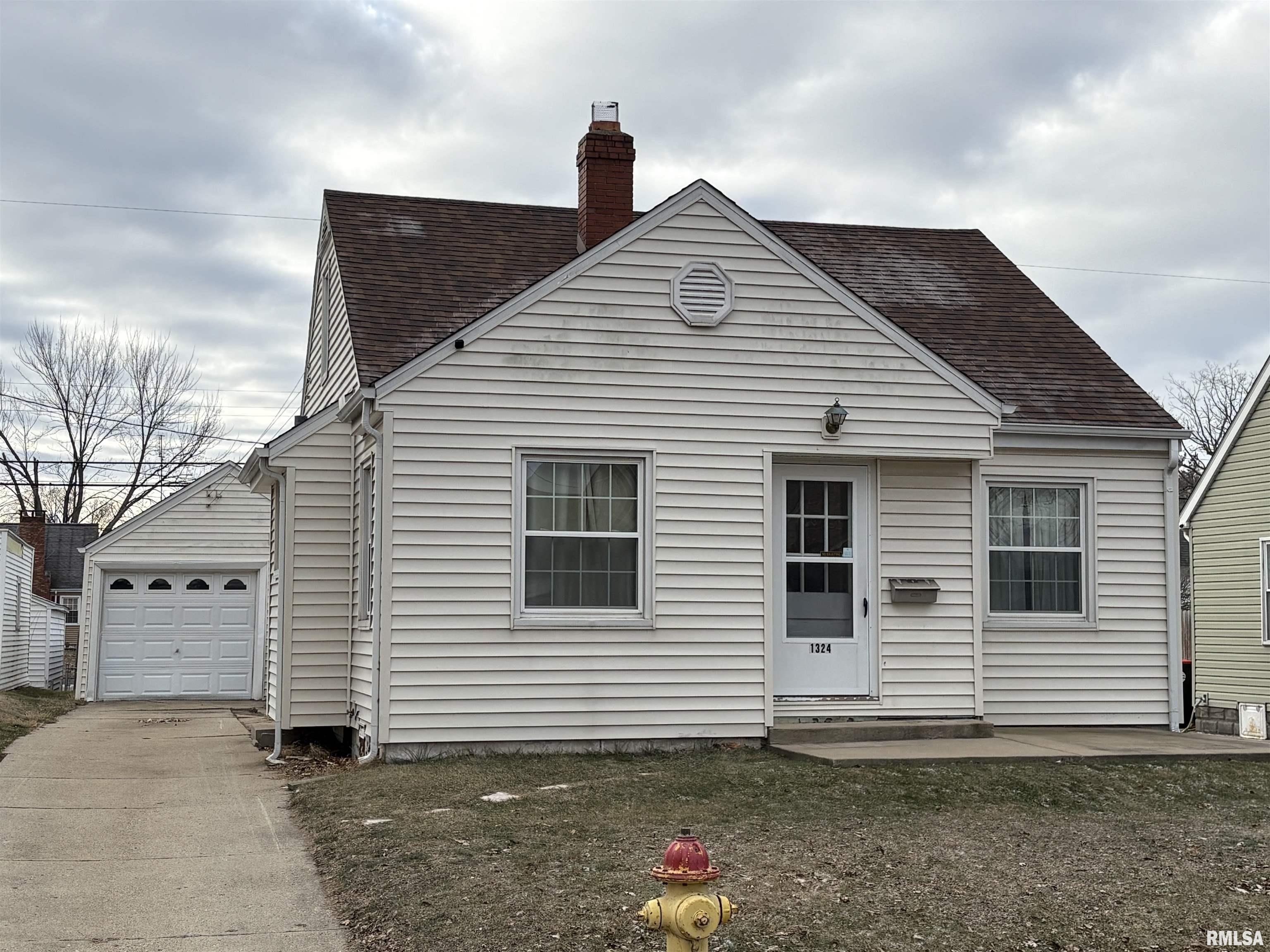 1324 West Circle Road Peoria, IL 61604 - Photo 1 of 37