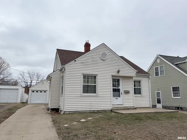 $89,900 | 1324 West Circle Road, Peoria, IL 61604