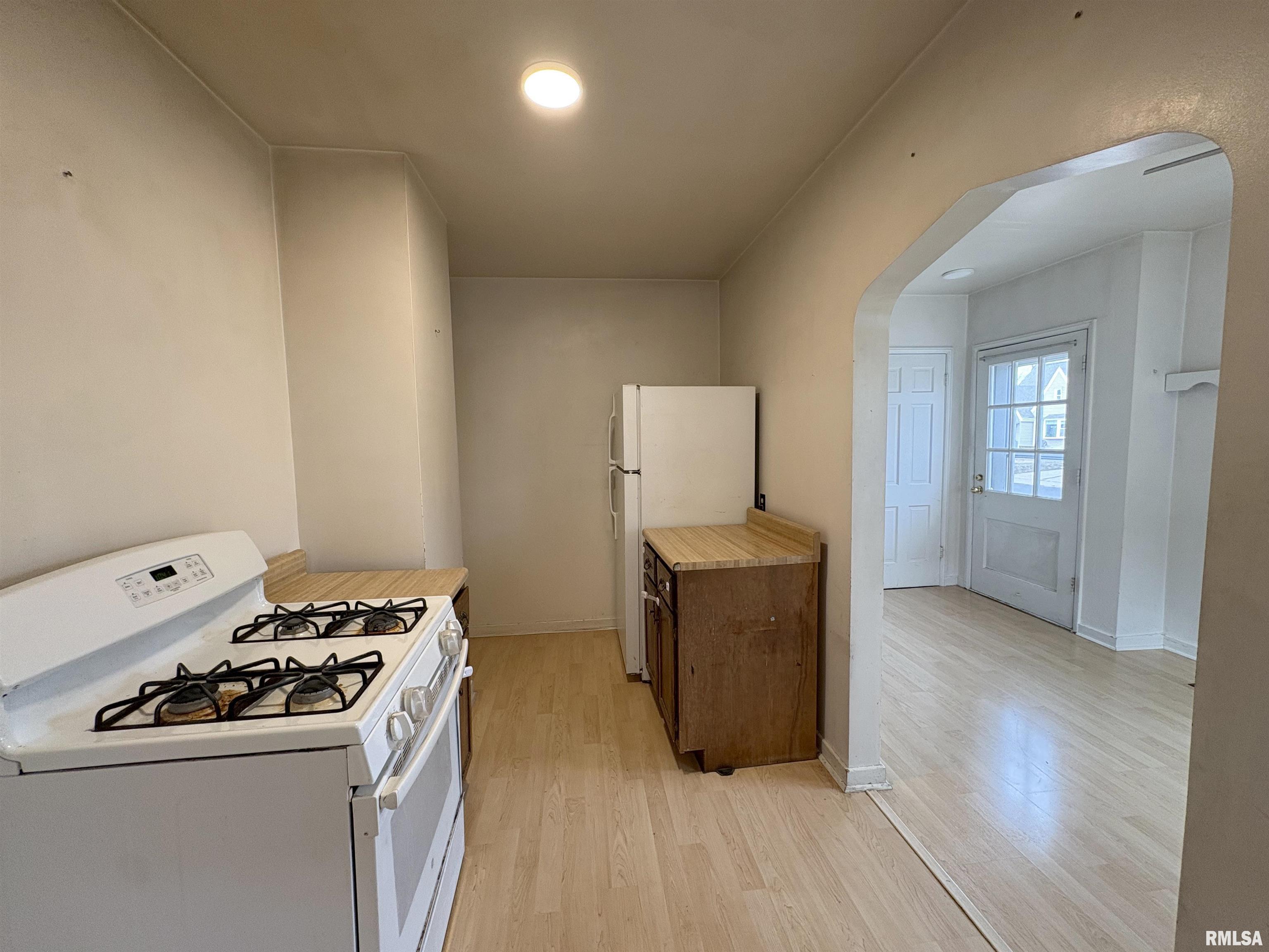 1324 West Circle Road Peoria, IL 61604 - Photo 14 of 37