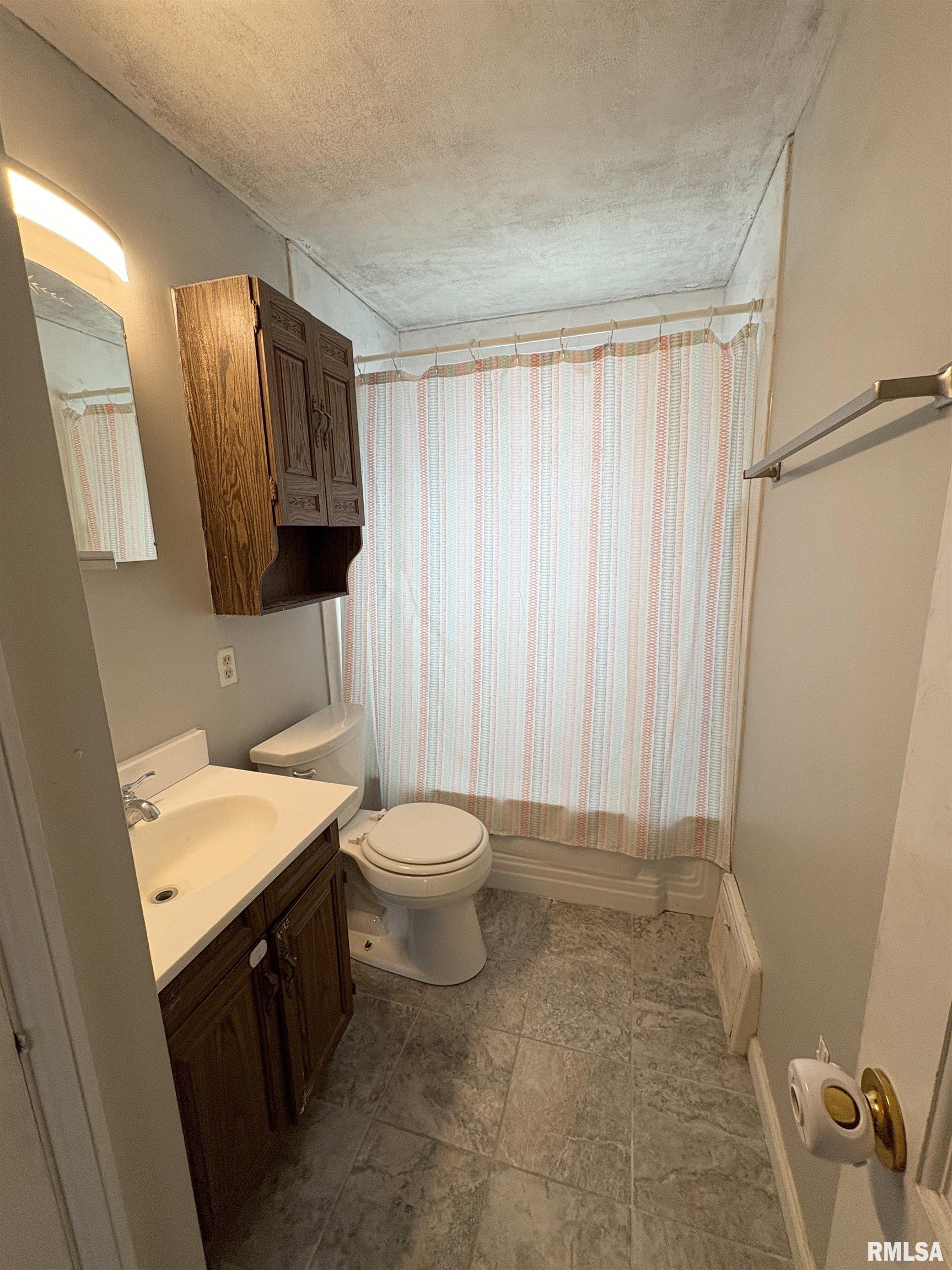 1324 West Circle Road Peoria, IL 61604 - Photo 15 of 37