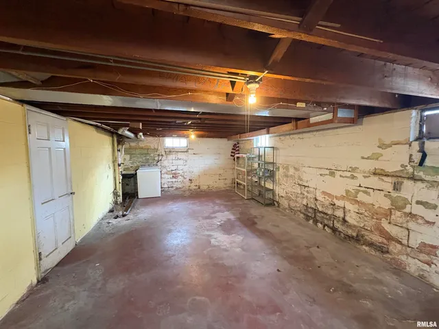 $82,500 | 1324 West Circle Road, Peoria, IL 61604