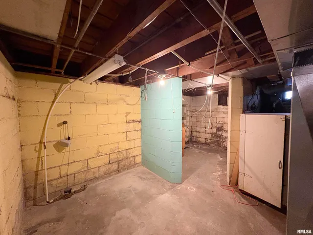 $82,500 | 1324 West Circle Road, Peoria, IL 61604