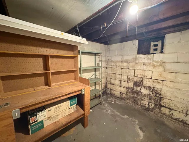 $82,500 | 1324 West Circle Road, Peoria, IL 61604