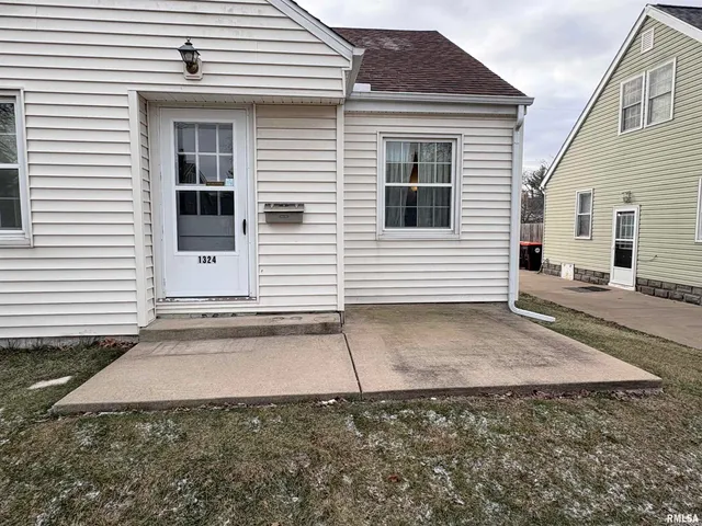 $82,500 | 1324 West Circle Road, Peoria, IL 61604