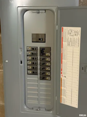 $82,500 | 1324 West Circle Road, Peoria, IL 61604