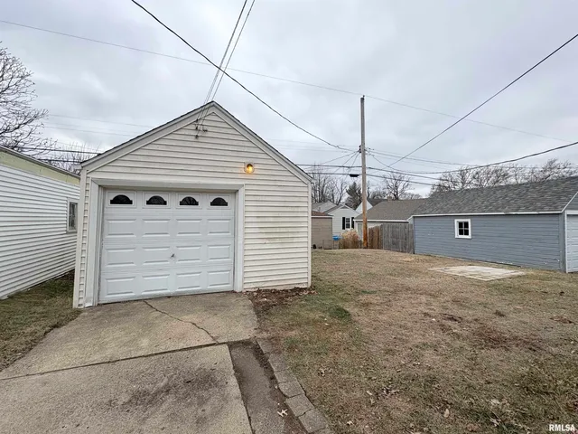 $82,500 | 1324 West Circle Road, Peoria, IL 61604