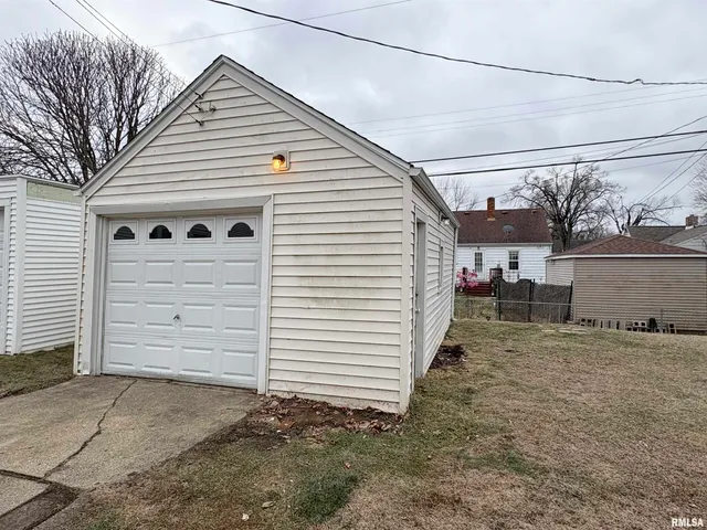 $82,500 | 1324 West Circle Road, Peoria, IL 61604