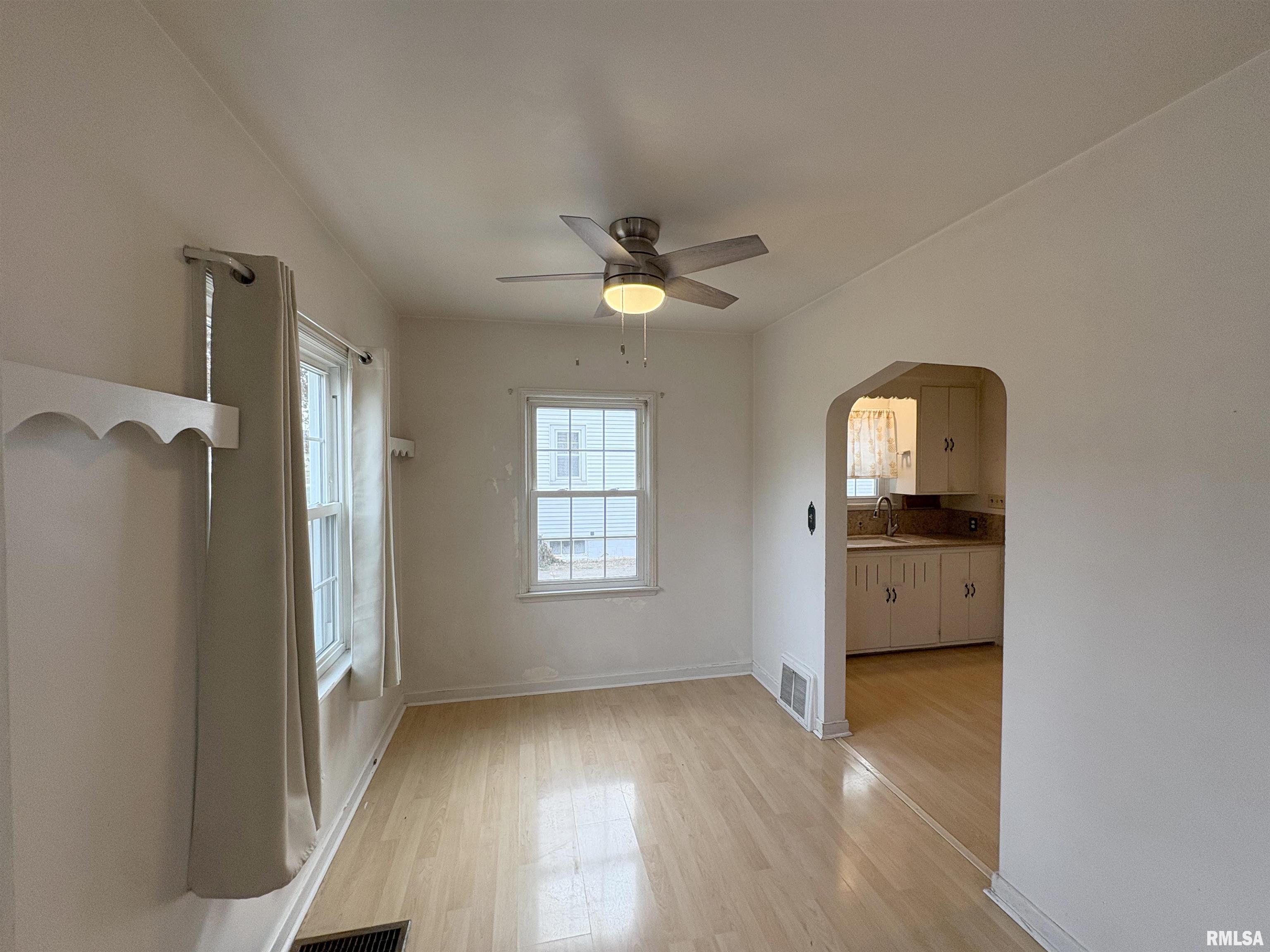 1324 West Circle Road Peoria, IL 61604 - Photo 9 of 37