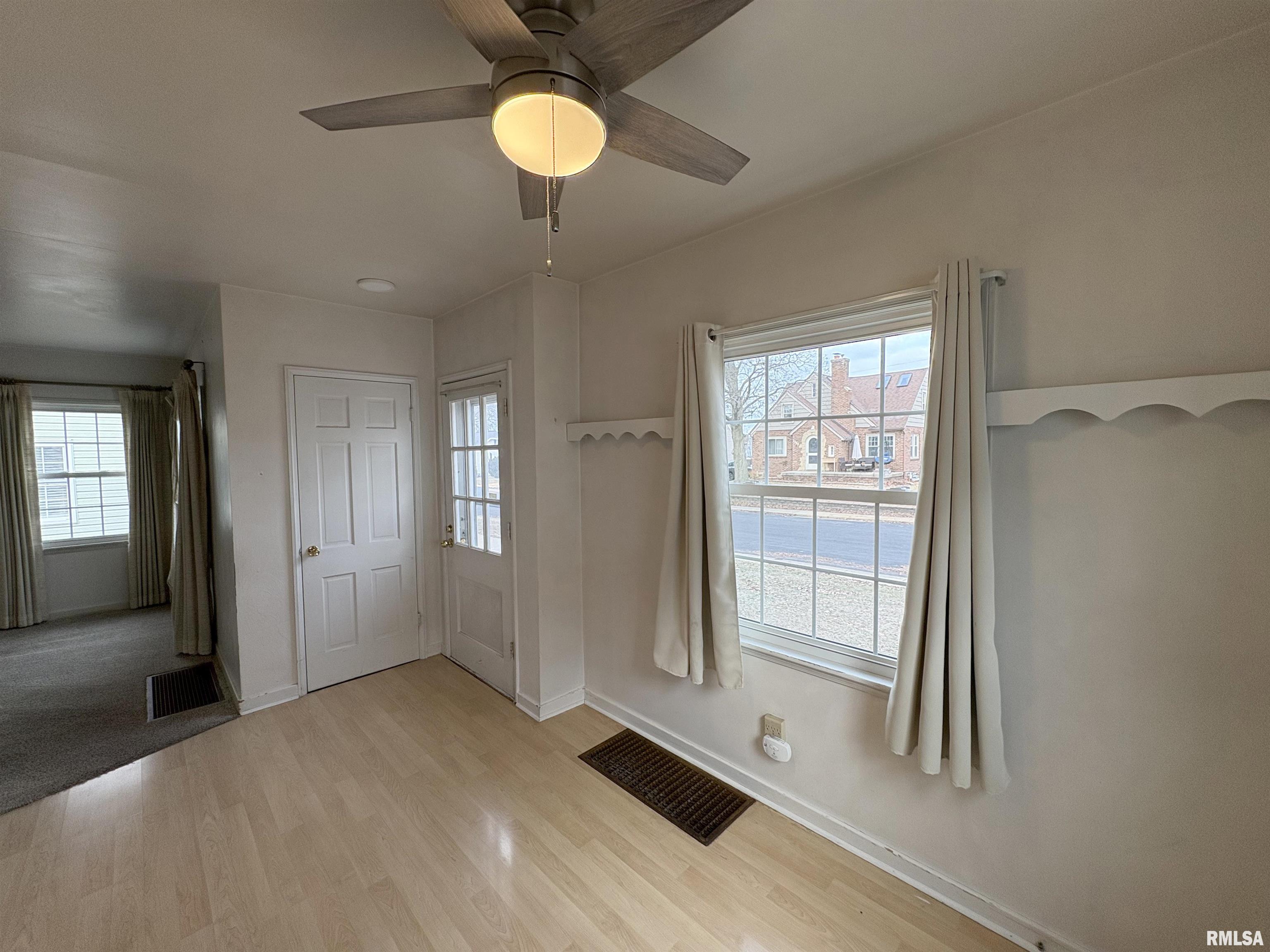 1324 West Circle Road Peoria, IL 61604 - Photo 10 of 37