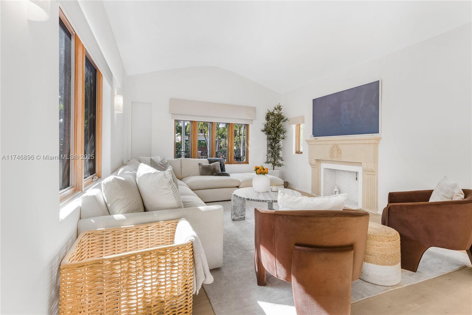 2153 North Bay Road Miami Beach, FL 33140 - Photo 18 of 70