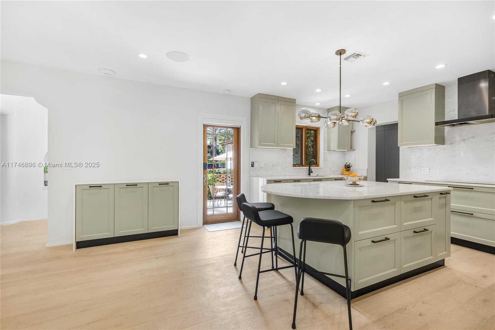 2153 North Bay Road Miami Beach, FL 33140 - Photo 27 of 70