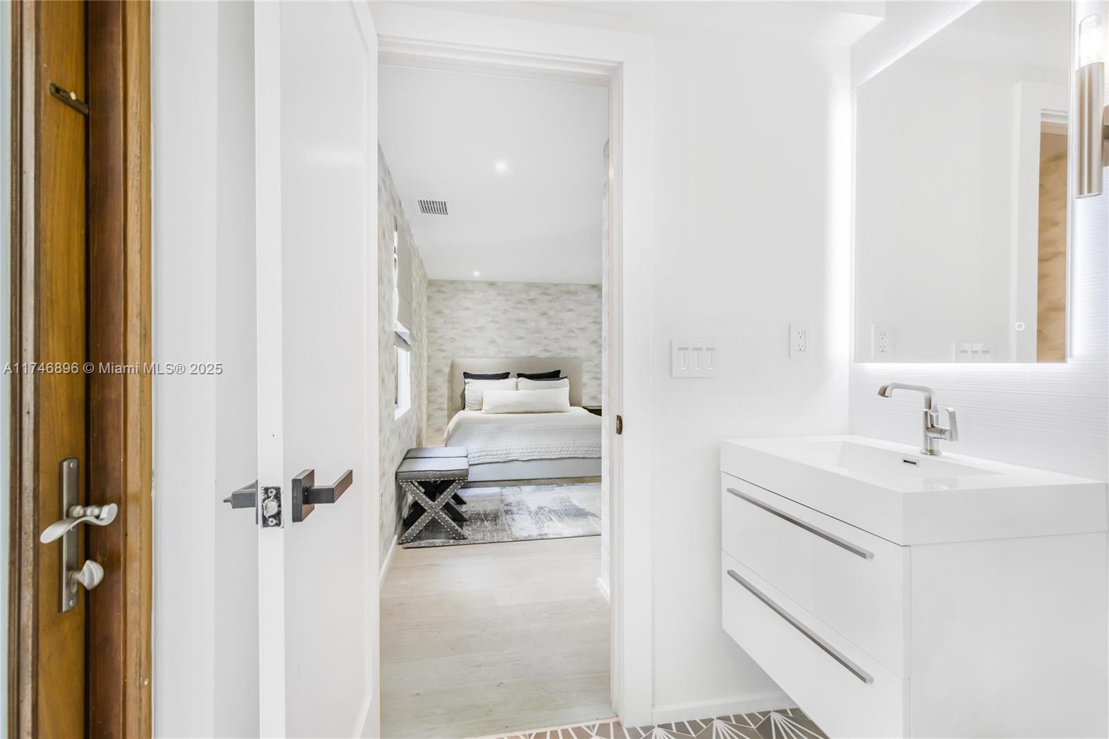 2153 North Bay Road Miami Beach, FL 33140 - Photo 39 of 70