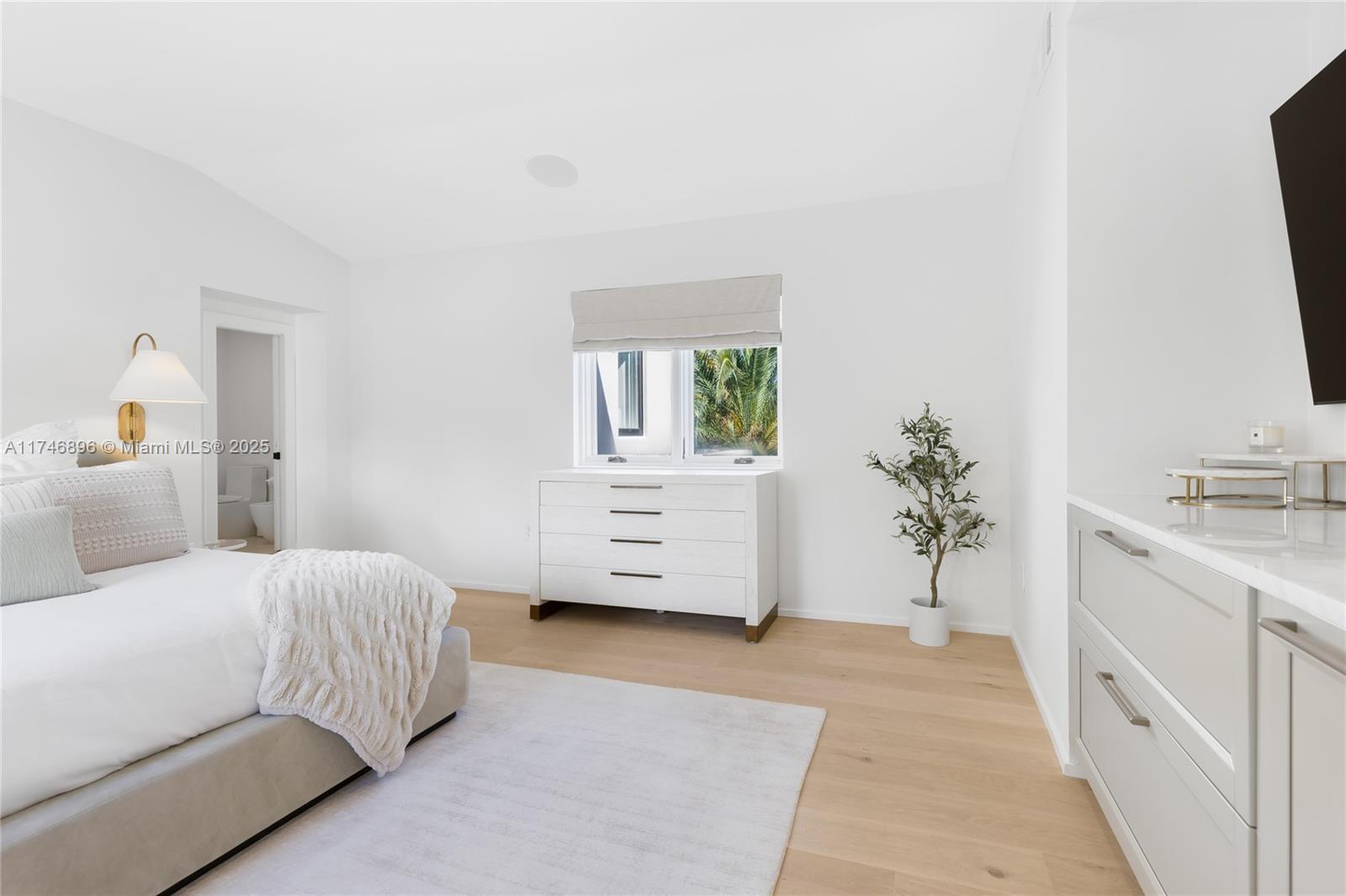 2153 North Bay Road Miami Beach, FL 33140 - Photo 43 of 70