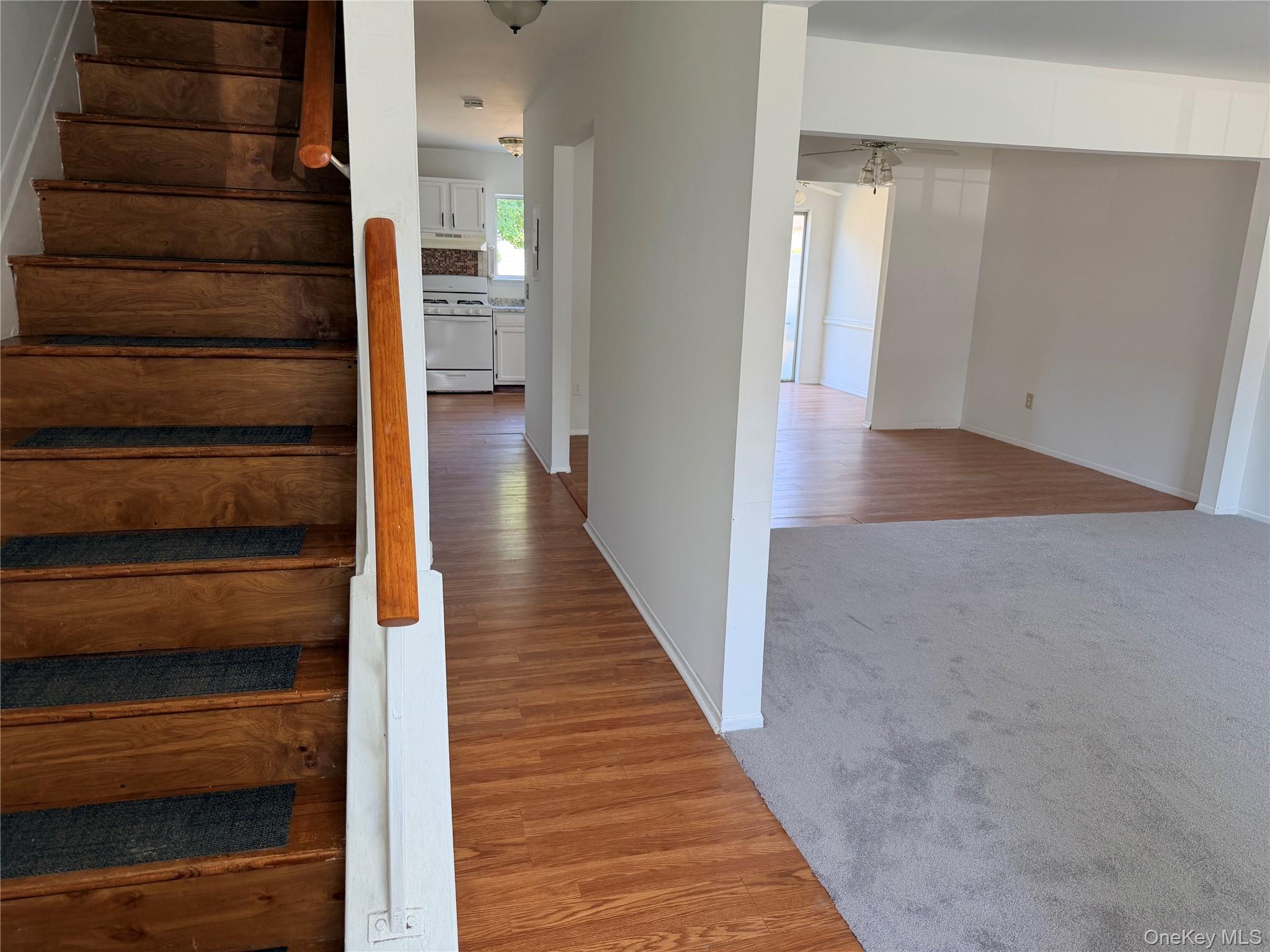 276 Temple Hill Road, Unit 906 New Windsor, NY 12553 - Photo 5 of 28 Entrance