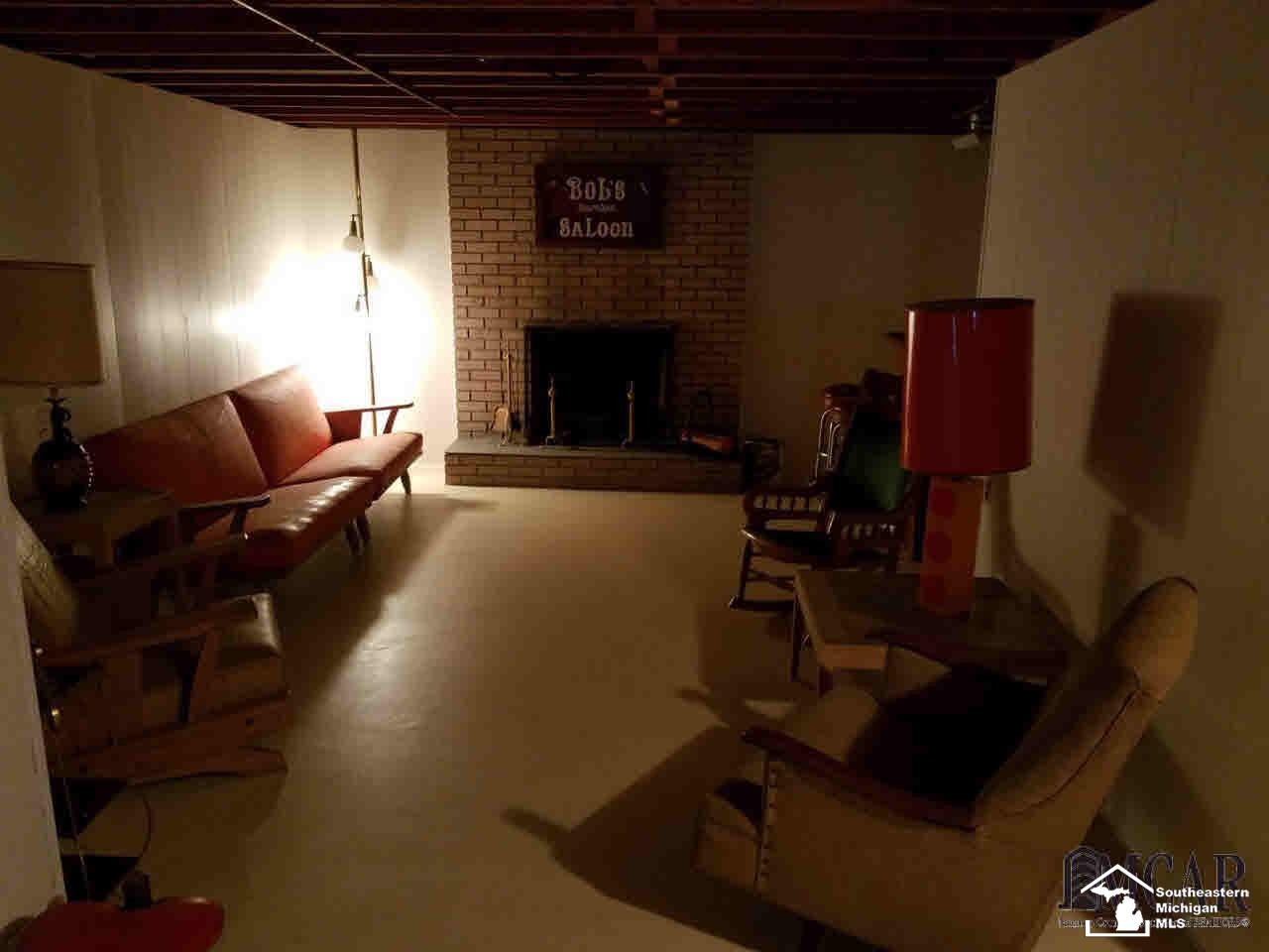 13883 Grafton Road Carleton, MI 48117 - Photo 17 of 18 21349998-16.JPG
