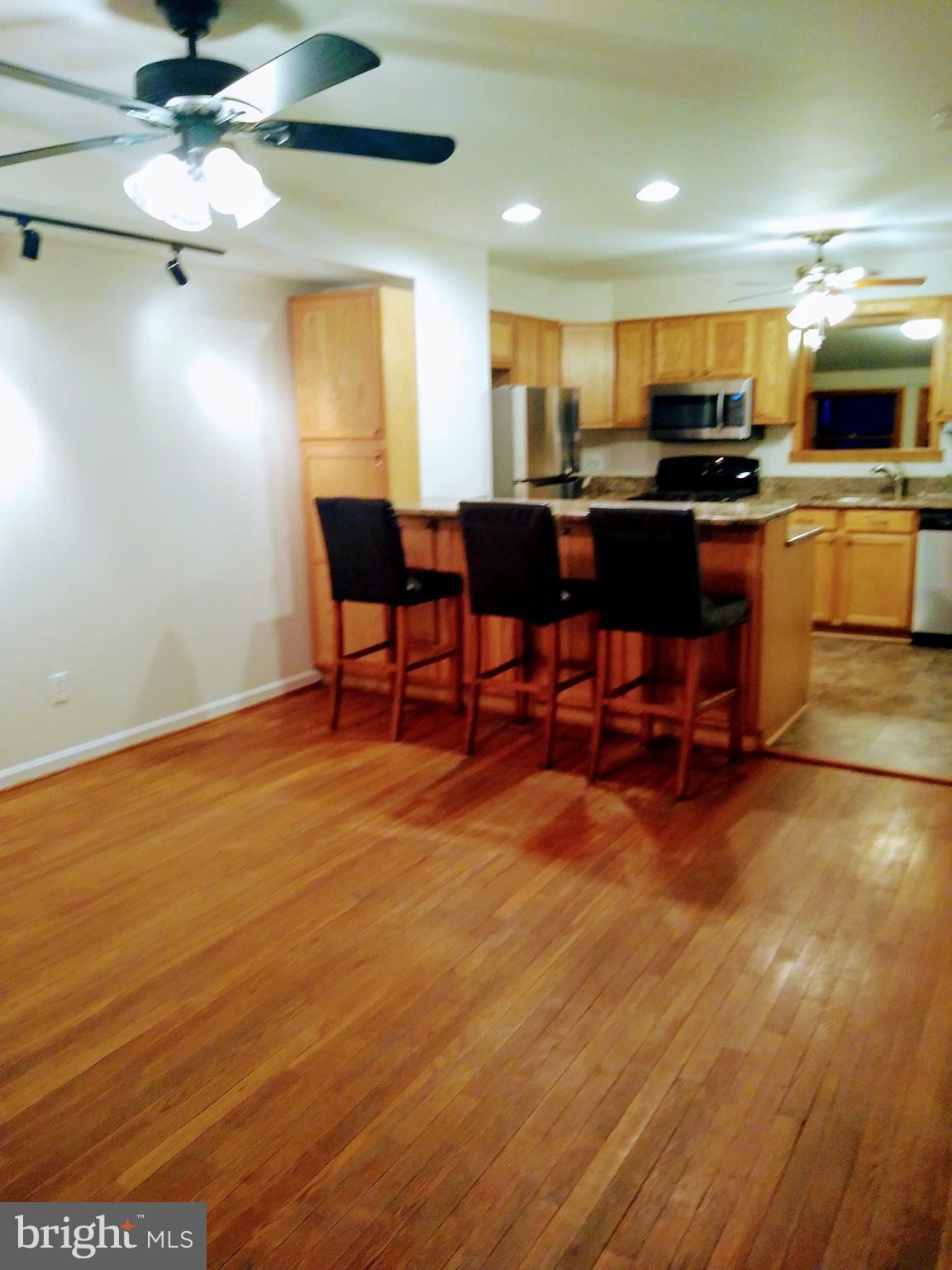 911 Elm Road Baltimore, MD 21227 - Photo 4 of 19 Dining/Kitchen