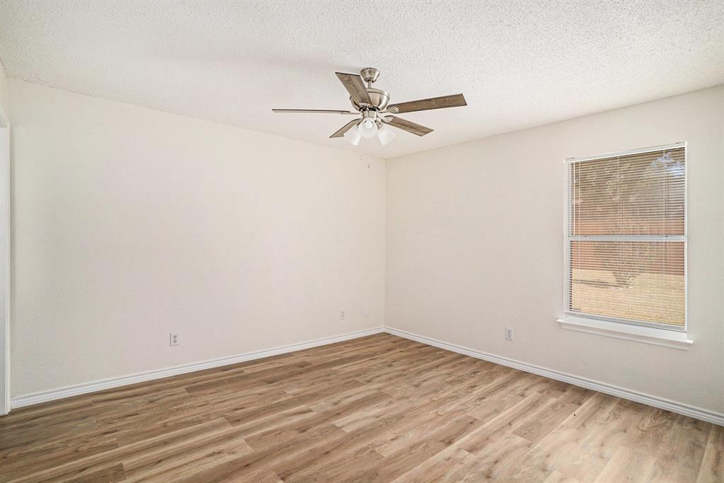 602 McAnear Street Cleburne, TX 76033 - Photo 21 of 27 an empty room with a window and a ceiling fan